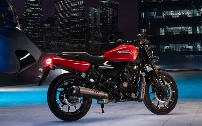 motocicleta rosie de tip naked clasic