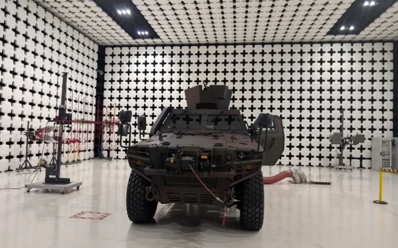 laborator de testare a amprentei electromagnetice pentru vehicule militare emi/emc al otokar din turcia