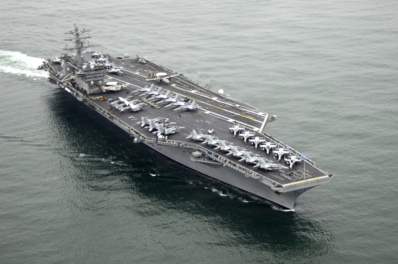 portavionul uss nimitz