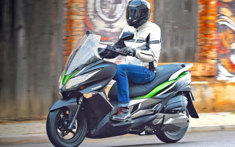 maxi scuter kawasaki in oras