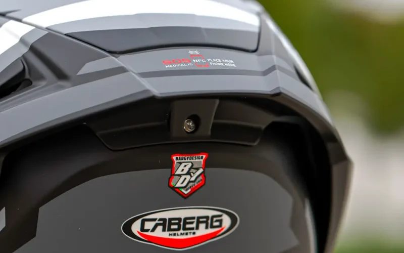 casca moto de culoare