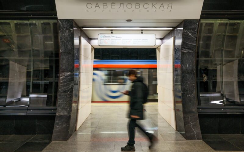 stație-metrou-transport