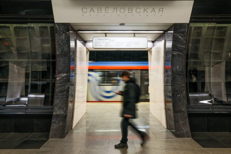 stație-metrou-transport