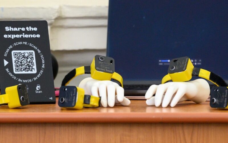 Rhythm-Touch-bratara