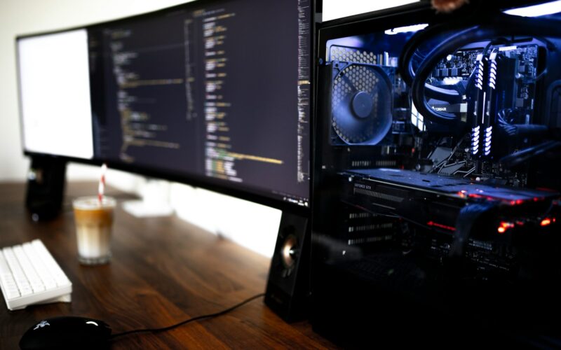 pc-calculator-programare-anagajat