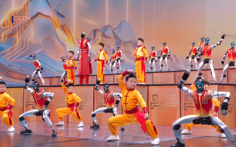 roboți-umanoizi-spectacol-china