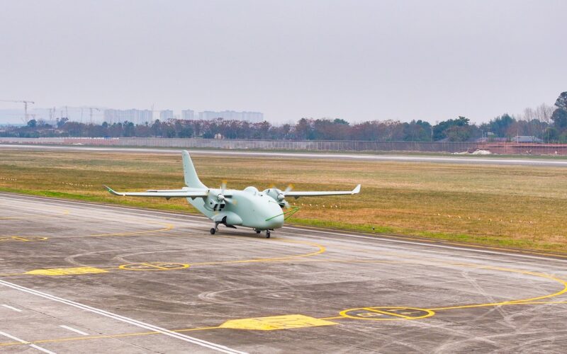 Avion cargo YH-1000S