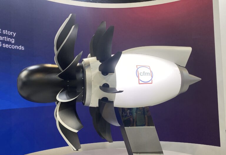 motor avion, open fan, palate expuse