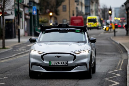 ford-mustang-wayve-conducere-autonoma