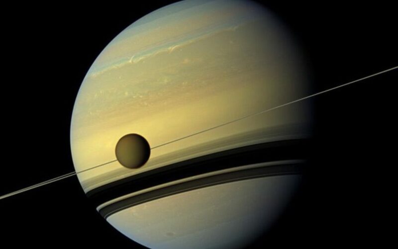 titan-satelit-saturn