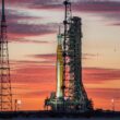 Rachetă SLS pregătită pentru misiunea Artemis 2
