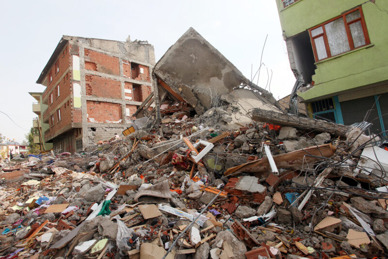 Clădire dărâmată la cutremur