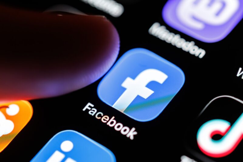 facebook-retea-socializare-meta