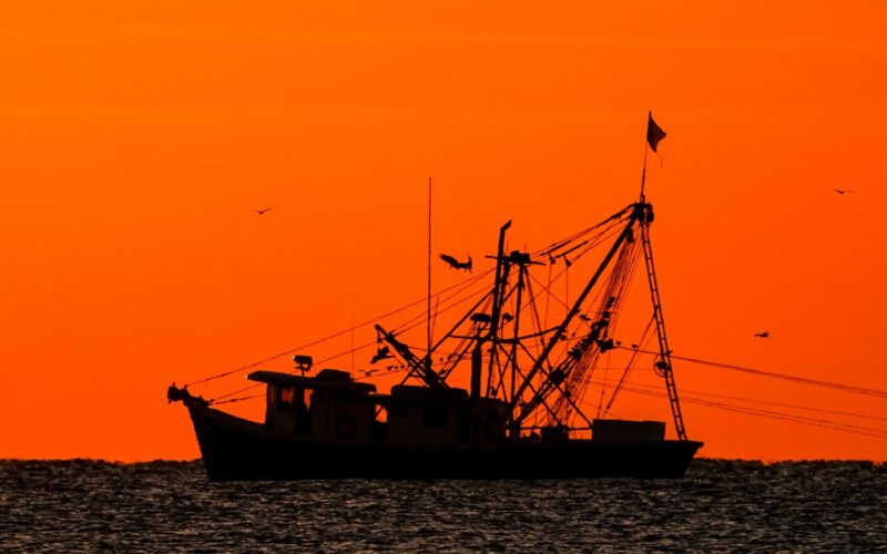 Vas de pescuit în Atlantic