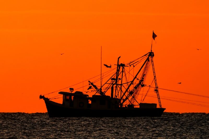 Vas de pescuit în Atlantic